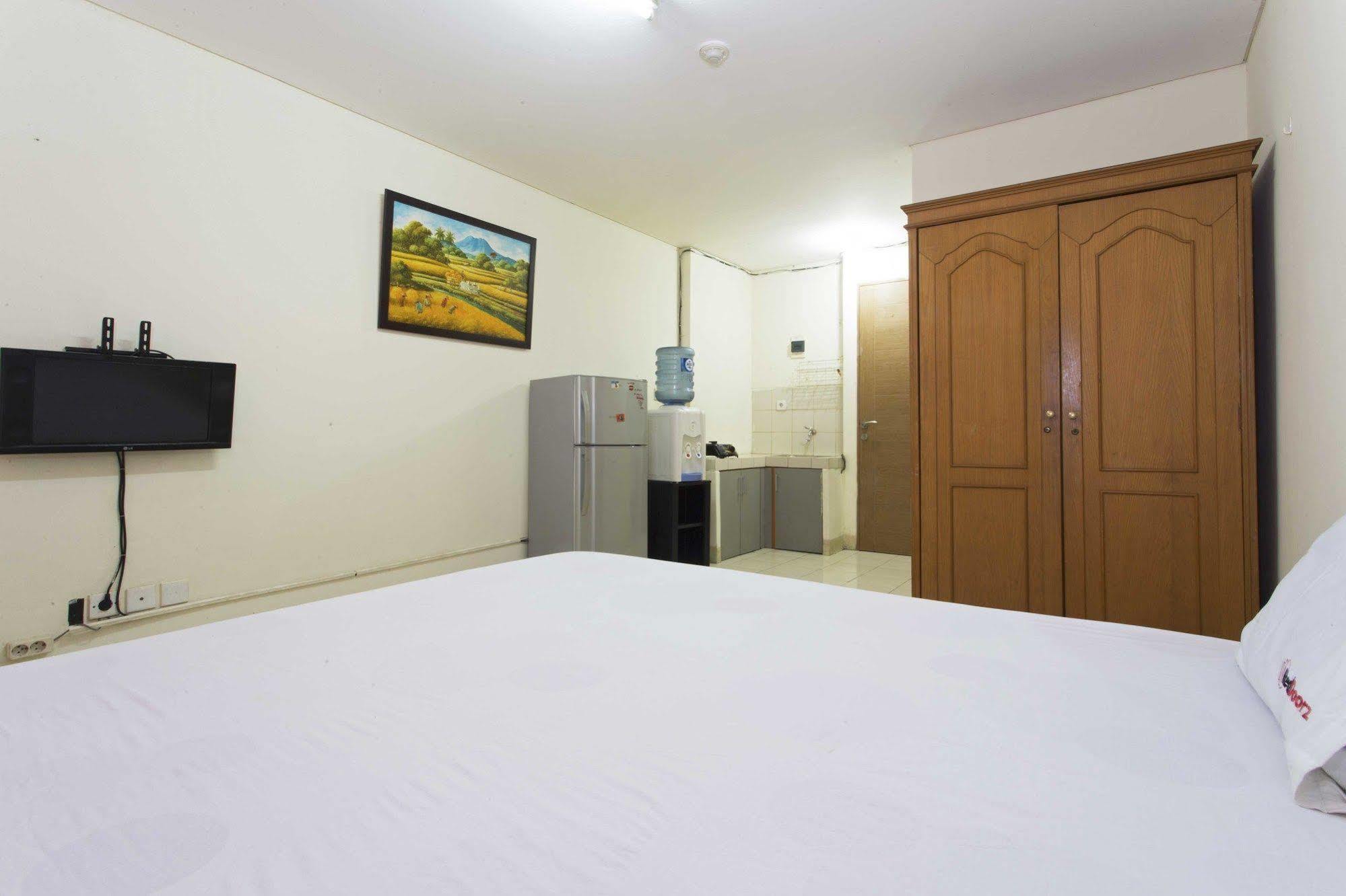 Reddoorz Apartment @ Pulo Gadung Jakarta Exterior foto